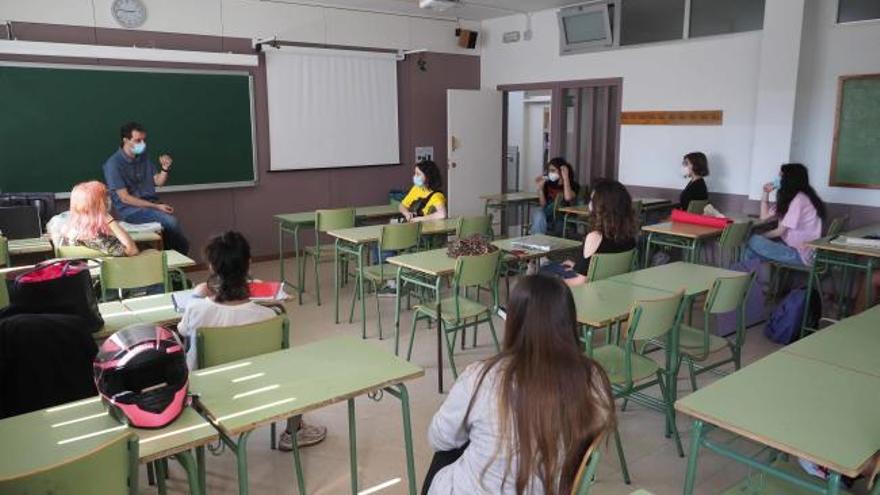 Interior d&#039;una de les aules de l&#039;institut Sobrequés de Girona durant la fase de normalitat.