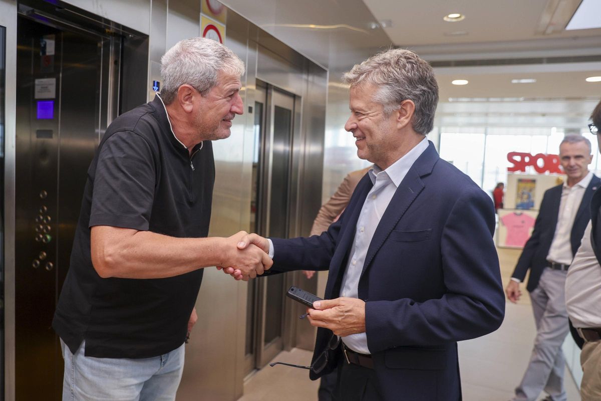 Manolo Márquez, junto a Joan Vehils, director del Diario SPORT