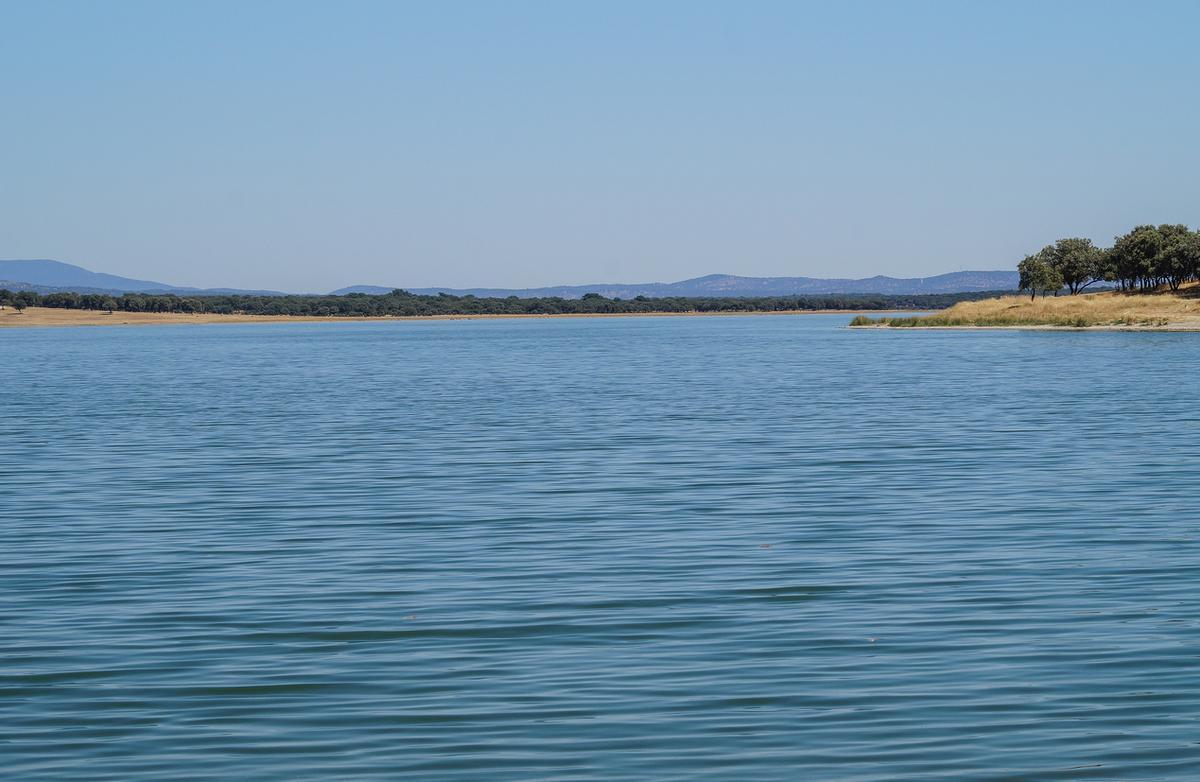 Extremadura esconde lagos infinitos que se pierden en el horizonte, como el mar.