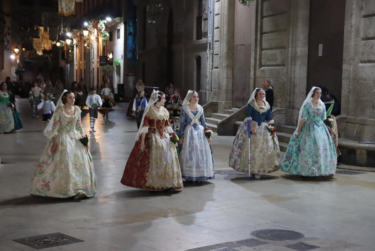 Todas las fotos de la ofrenda del 18 de marzo por la calle San Vicente hasta la 22:30 horas