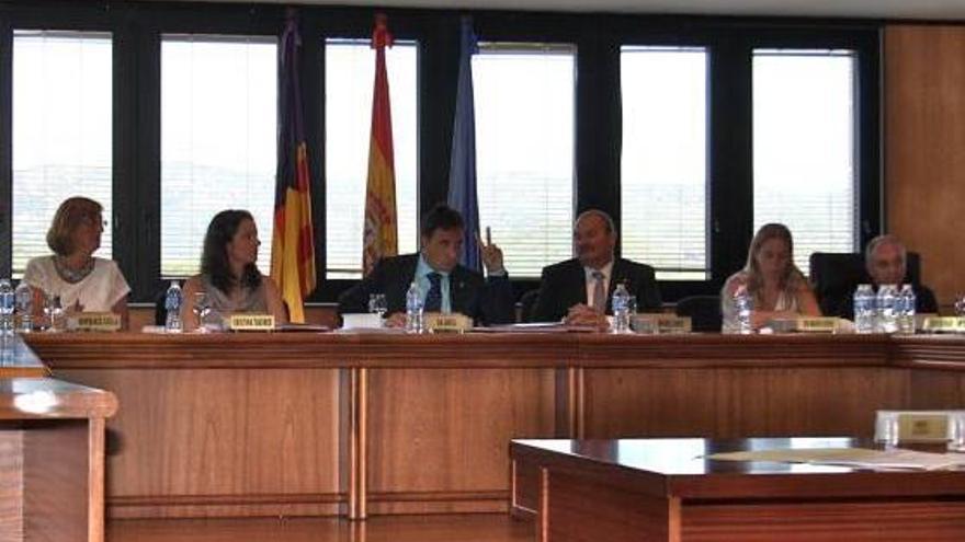 Regidores del ayuntamiento de Calvià, durante un pleno municipal.