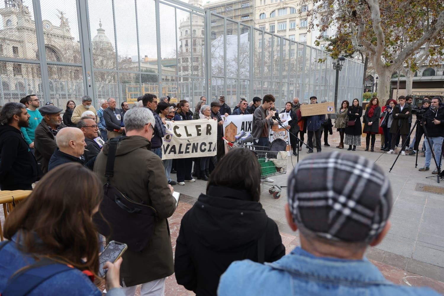 VALENCIA | Los afectados por la dana exigen participar en la reconstrucción: "No queremos ser espectadores"
