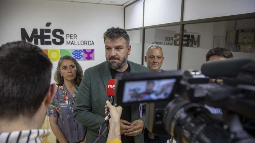 Lluís Apesteguia frente a los medios de comunicación. | GUILLEM BOSCH