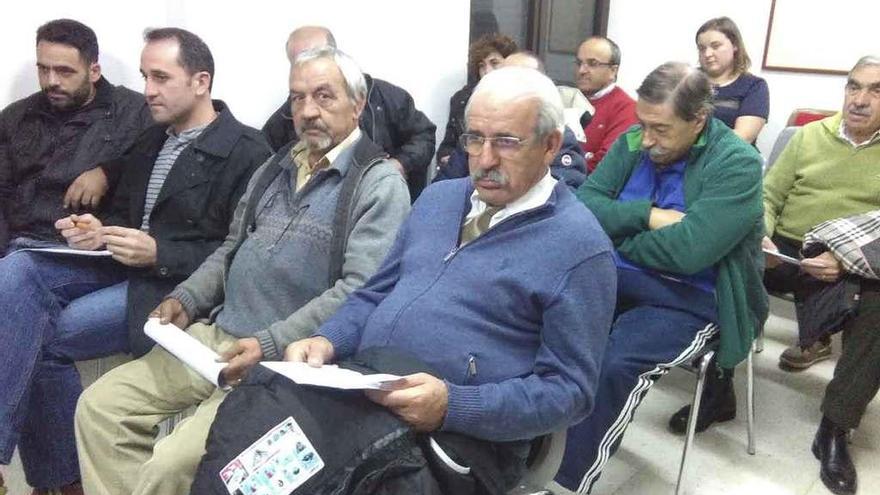 Representantes municipales de Tierra del Vino durante la reunión de la Mancomunidad.