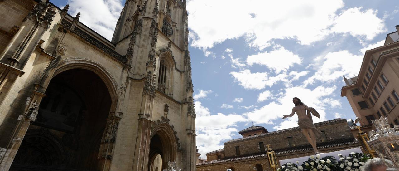 Oviedo pone el broche de oro a una Semana Santa de devoción y multitudes