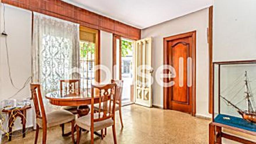 149.000 € Venta de casa en Torrevieja 87 m2, 3 habitaciones, 1 baño, 1 aseo, 1.713 €/m2...