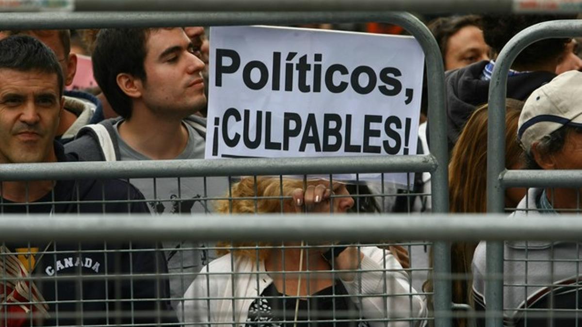 Una pancarta contraria a los políticos, durante el cerco al Congreso de los Diputados, el pasado 25 de septiembre.