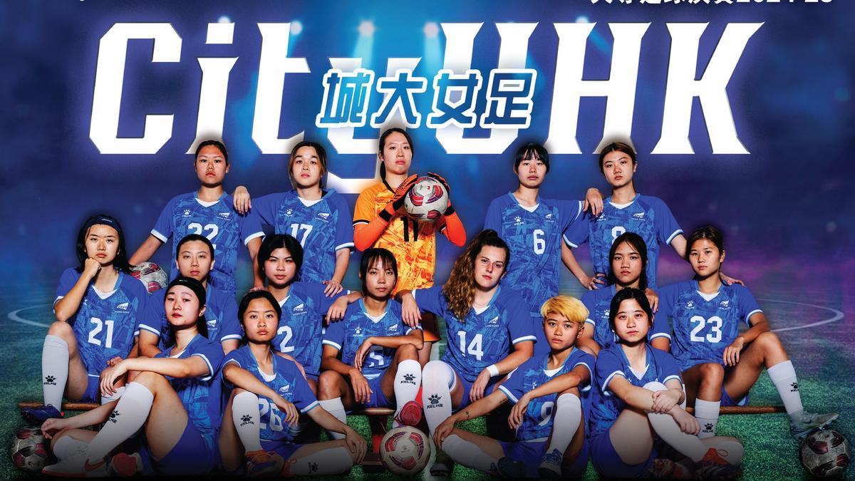 Laura Díaz, la quinta por la izquierda en la segunda fila, con el resto del equipo de la Universidad de Hong Kong.