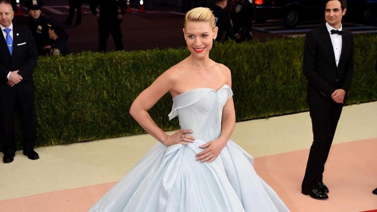 Claire Danes y Karolina Kurkova encienden la gala del MET