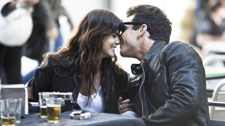 Mario Casas y Clara Lago.