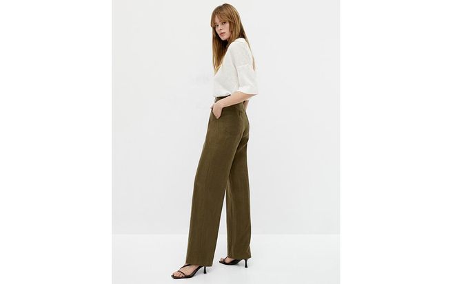 Pantalón de lino de tiro alto, de Massimo Dutti.