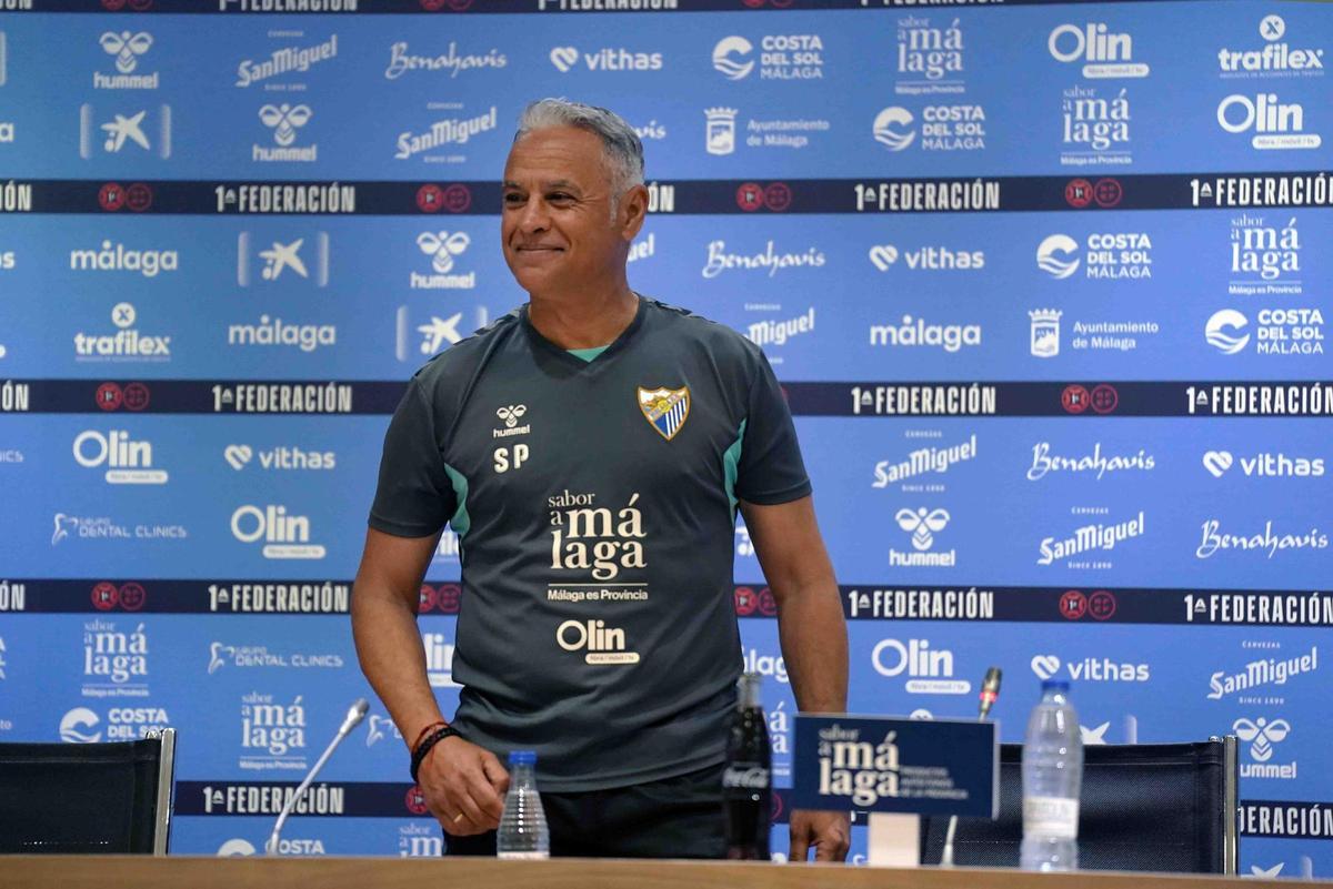 Sergio Pellicer, entrenador del Málaga CF, antes de la rueda de prensa.