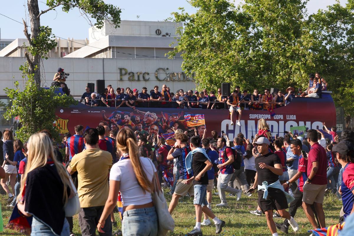 ¡De locos! Las mejores imágenes de una ciudad entregada al Barça