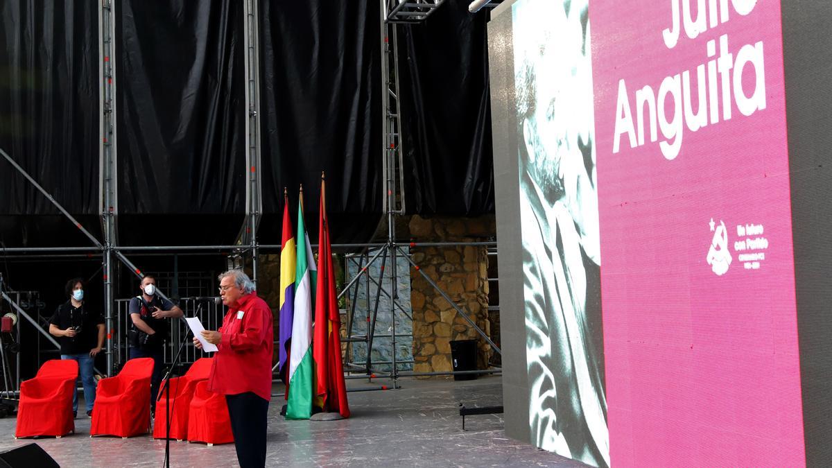 El cantaor Manuel Gerena homenaje a Julio Anguita