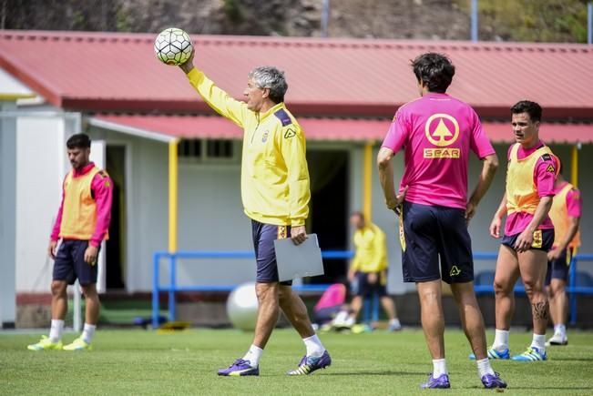 Entrenamiento de la UD LAS PALMAS en Barranco ...