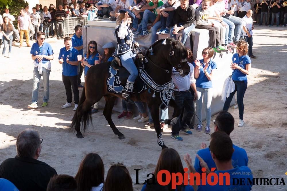 Día uno de mayo, entrada de caballos al Hoyo