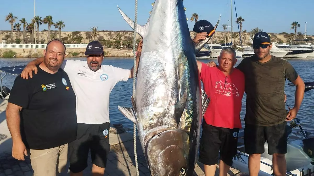 La captura del espectacular atún rojo: el sueño del pescador recreativo hecho realidad en Guardamar