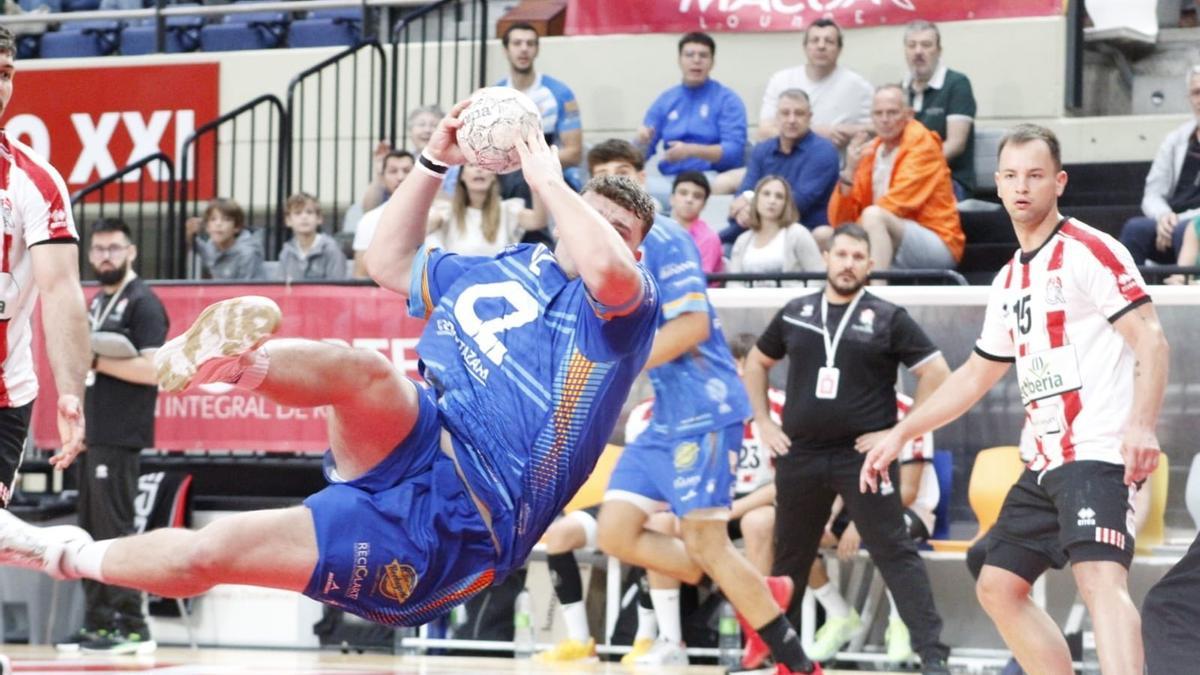 Balonmano Contazara Zaragoza przeciwko TROPS Málaga