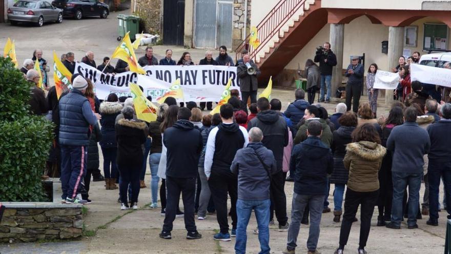 Manifestación por la sanidad rural en San Vicente de la Cabeza.