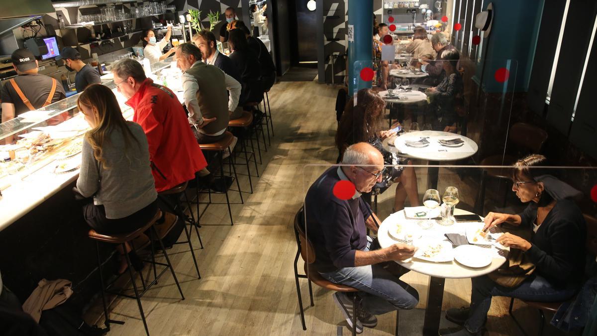 Ambiente en el restaurante Vinitus Germà Petit este viernes, tras la recuperación del aforo normal.