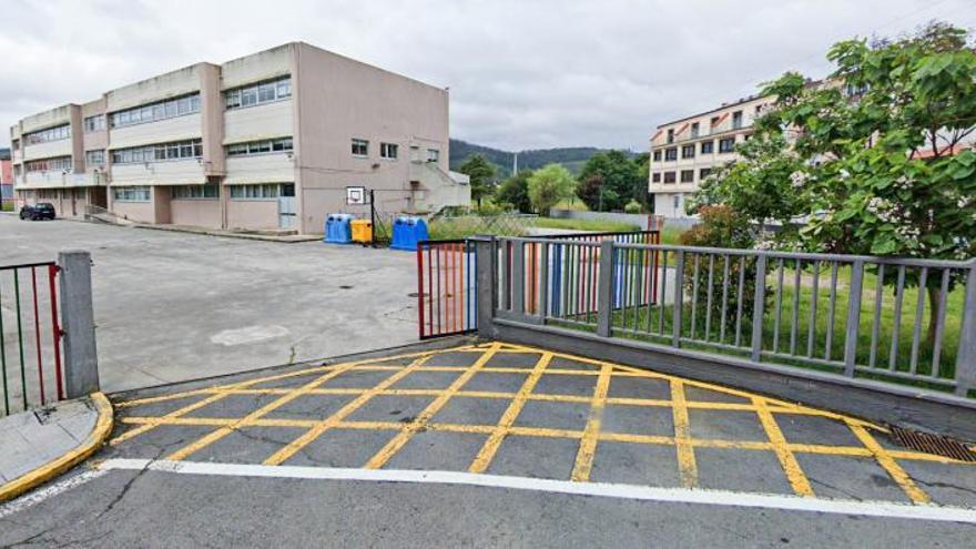 El Ayuntamiento de Vimianzo pide mejoras para el colegio de Baíñas y el de San Vicenzo