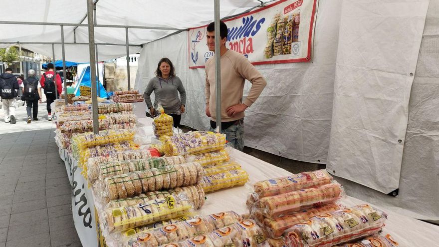 Uno de los puestos que alegran ya el entorno de Parque San Lázaro.   | // FERNANDO CASANOVA