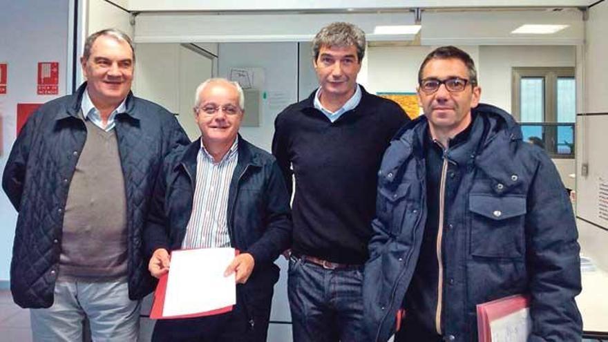 Representantes del Sindicato Médico presentaron ante la Gerencia de Atención Primaria, la dirección general del IB-Salut y la conselleria de Salud un documento firmado por 34 de los 45 coordinadores de los centros de salud de Mallorca.