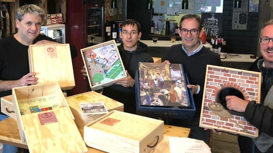 Presentació del joc amb l&#039;alcalde, Joan Carles Batanés, segon per la dreta