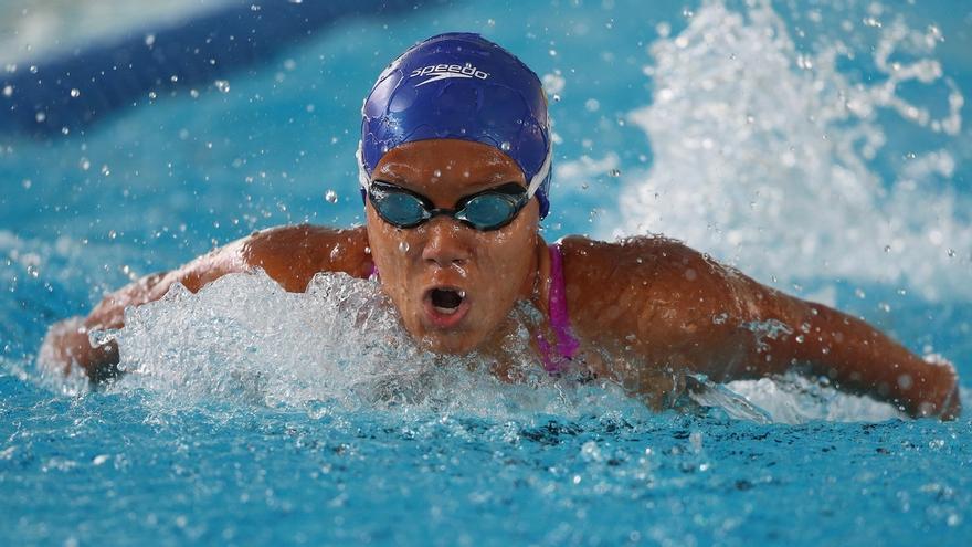 Isabel Yinghua Hernández, durante una competición de natación.