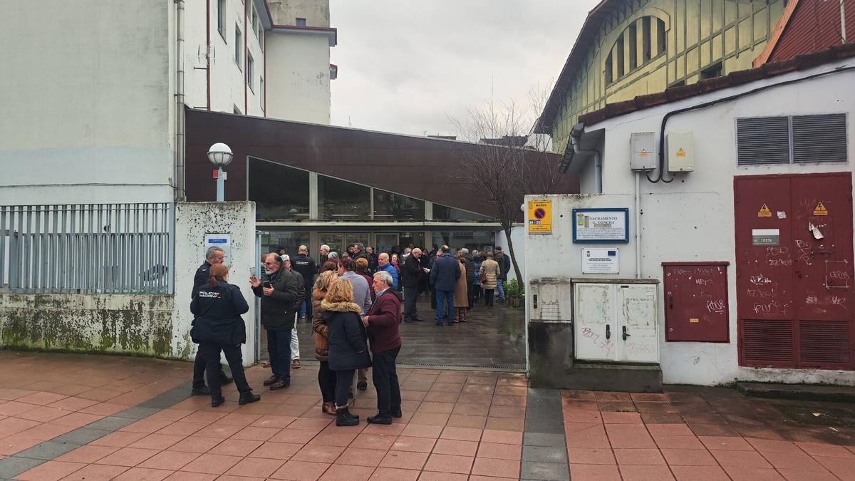 Centro personas mayores de Mieres baile Policía