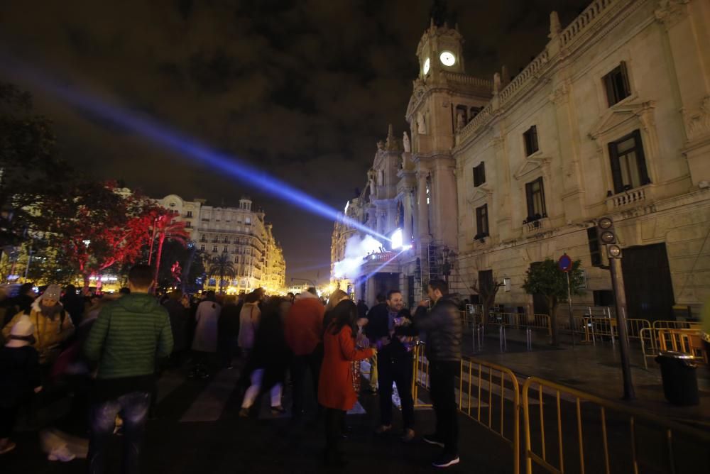 Miles de personas recibieron el año frente al consistorio