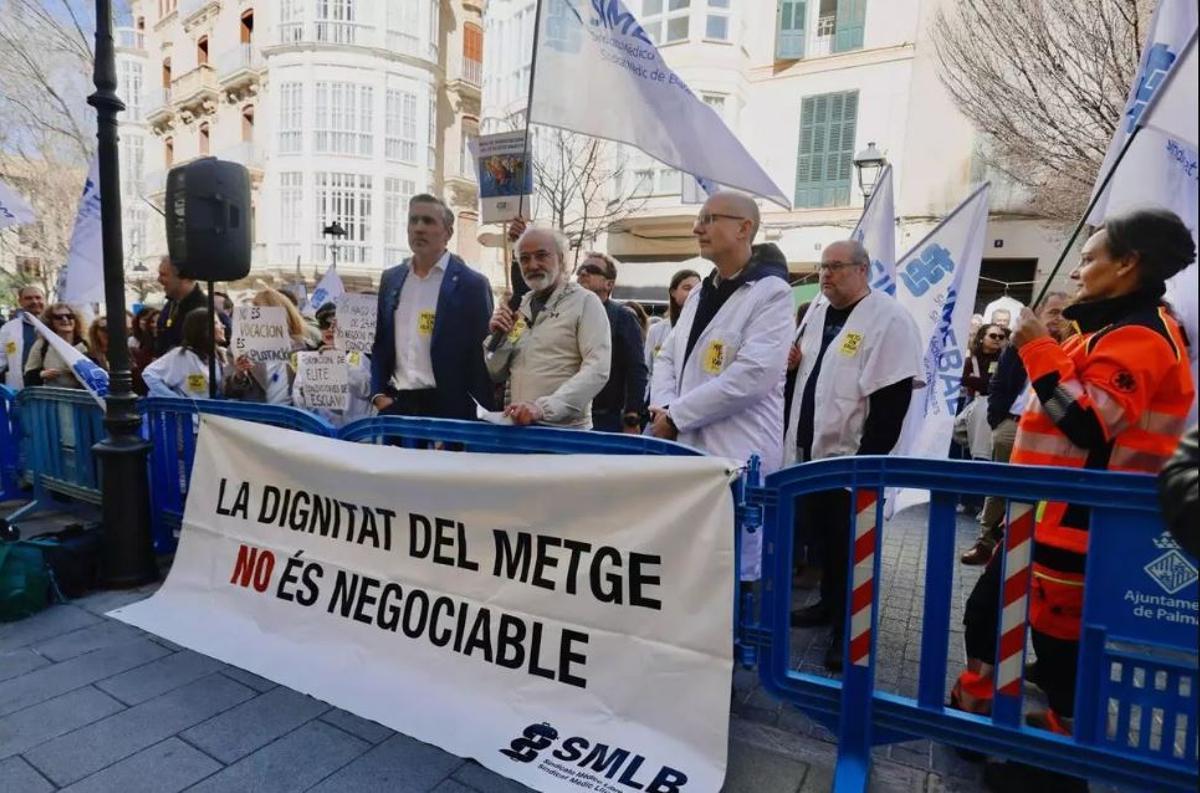 Bei einer Kundgebung der Ärzte in Palma am Donnerstag (19.2.).