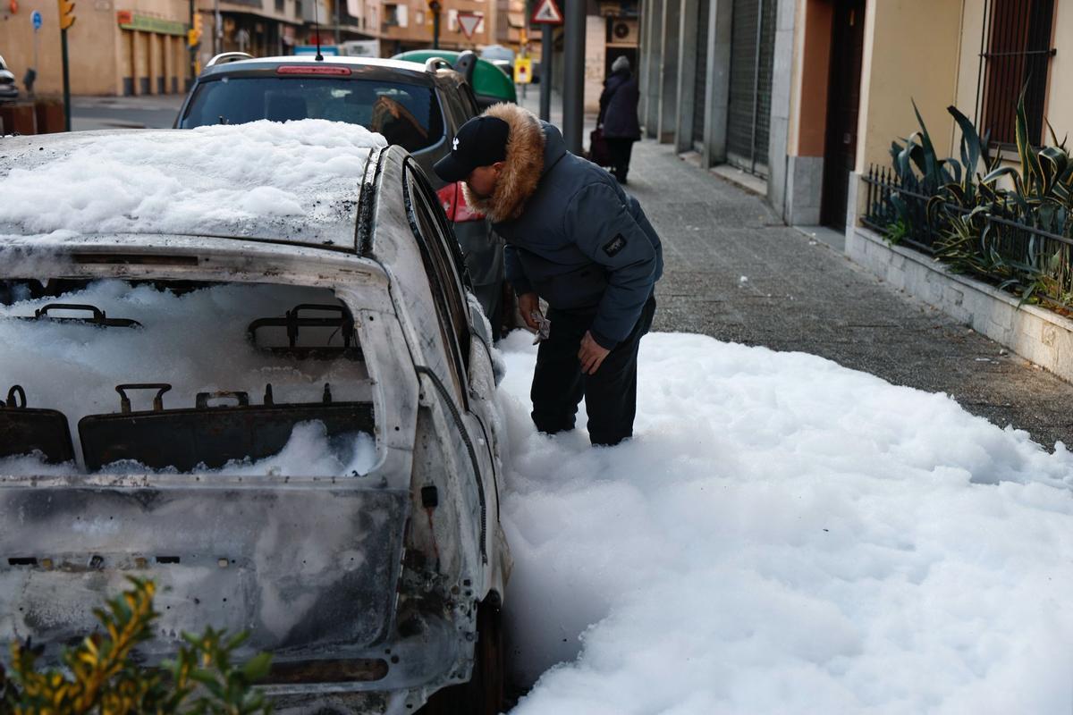 Les imatges del cotxe cremat a Santa Eugènia aquesta matinada