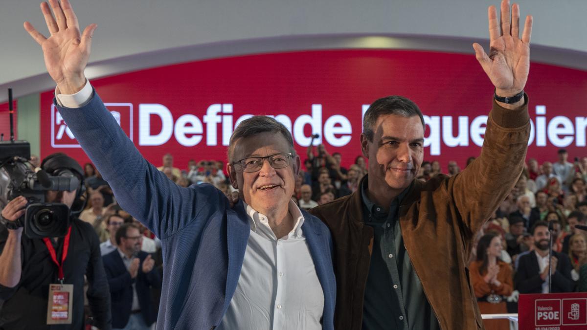 Sánchez y Puig, en la convención municipal del PSOE en València.
