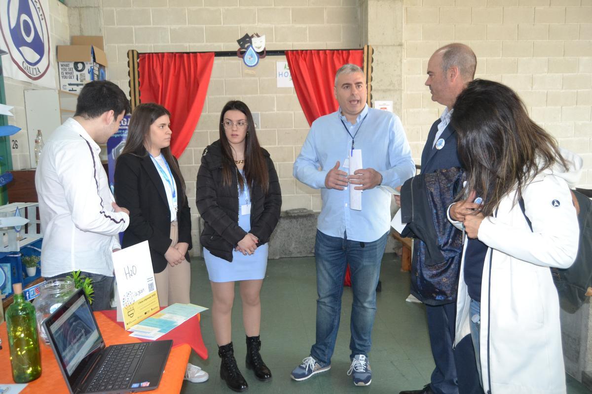 La Feira eMprende se desarrolló en el pabellón de deportes de Bueu.