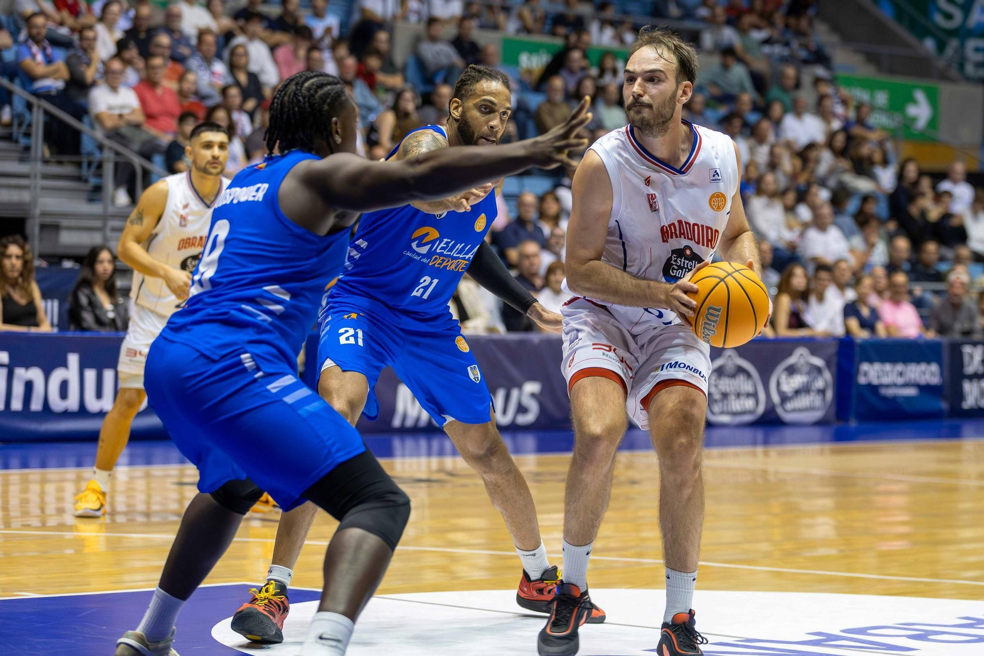 El Obradoiro ejerce de 'grande' para ganar al Melilla