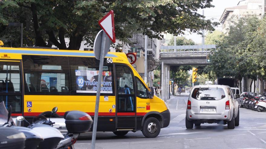 Un autobús.