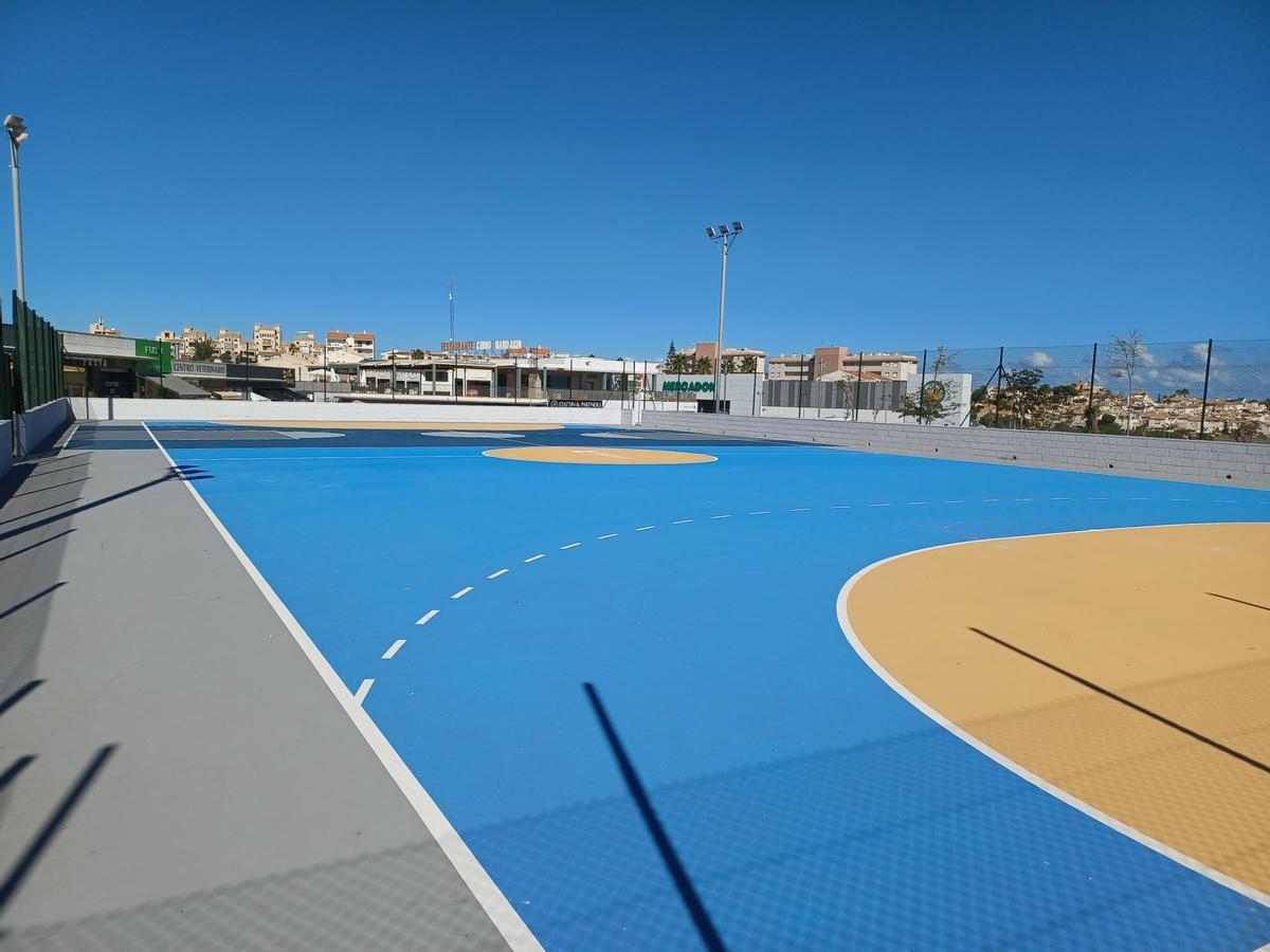 Pista polideportiva renovada en Torreblanca