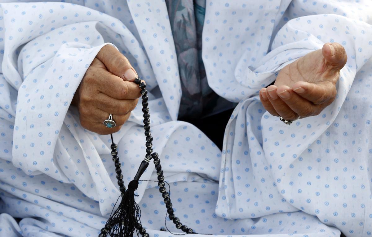 Los musulmanes celebran el fin del Ramadán. Fiesta del Eid al-Fitr en el santuario de Abdol-Azim, en Teherán (Irán).