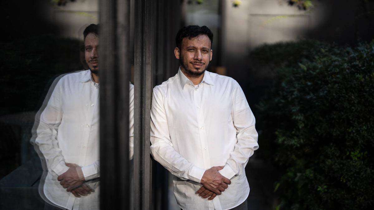 Abdelsalam Alahdal, el periodista que ayudó a escapar a su sobrina de un matrimonio a la fuerza, el pasado lunes en Barcelona.