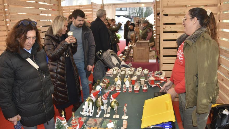 O Mercado de Nadal amesán contou con 18 postos de alimentación e artesanía. | CEDIDA