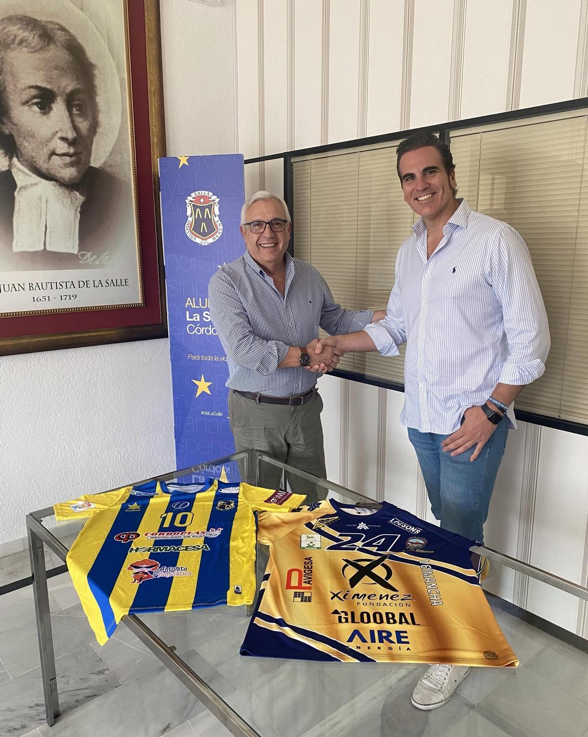 Mariano Jiménez y Víctor Castro, en la firma del acuerdo.