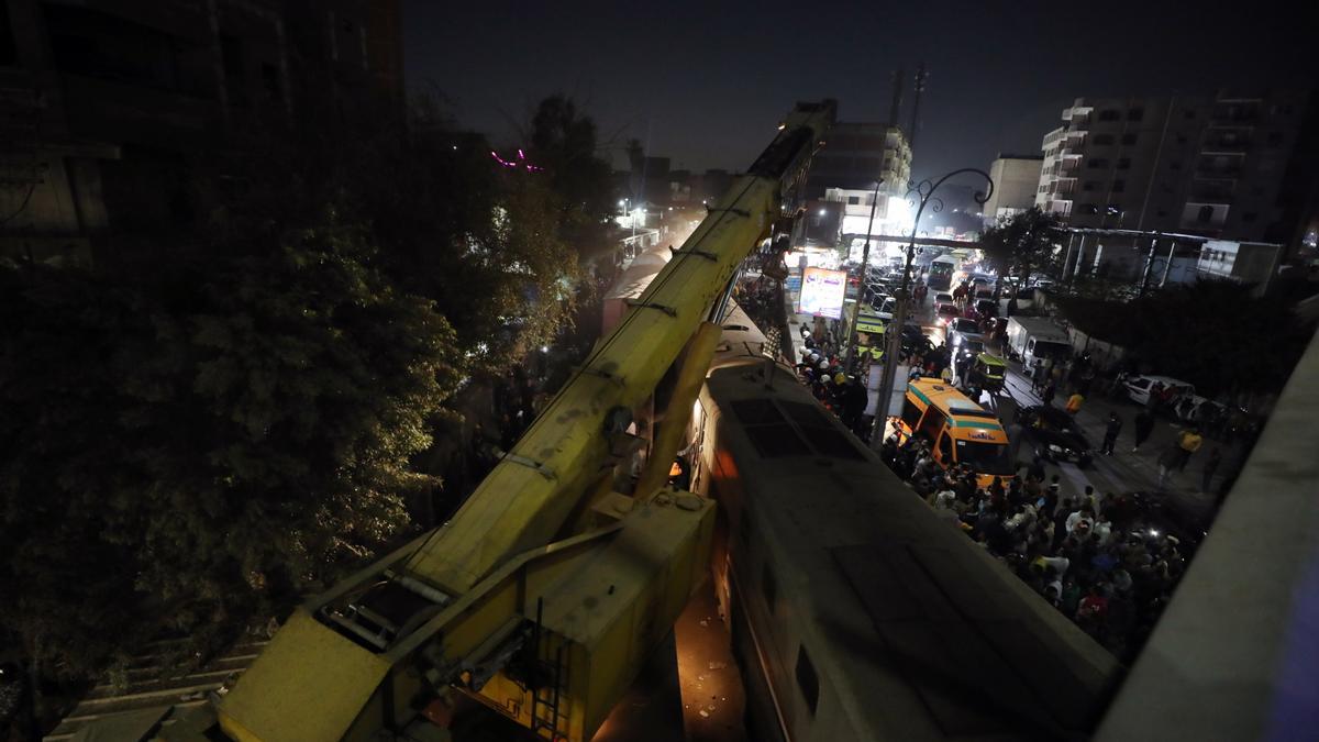 Al menos cuatro muertos en el descarrilamiento de un tren en Egipto