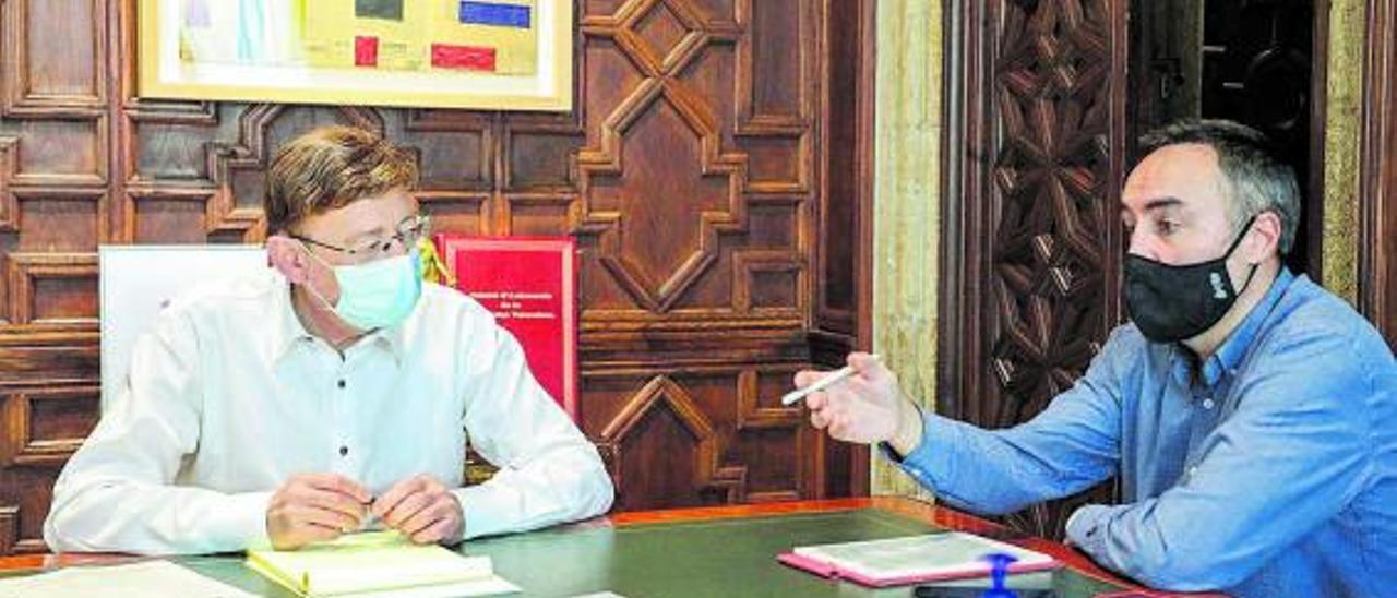 El presidente Puig, junto al responsable de la Oficina de Recuperación, Juan Ángel Poyatos. | INFORMACIÓN