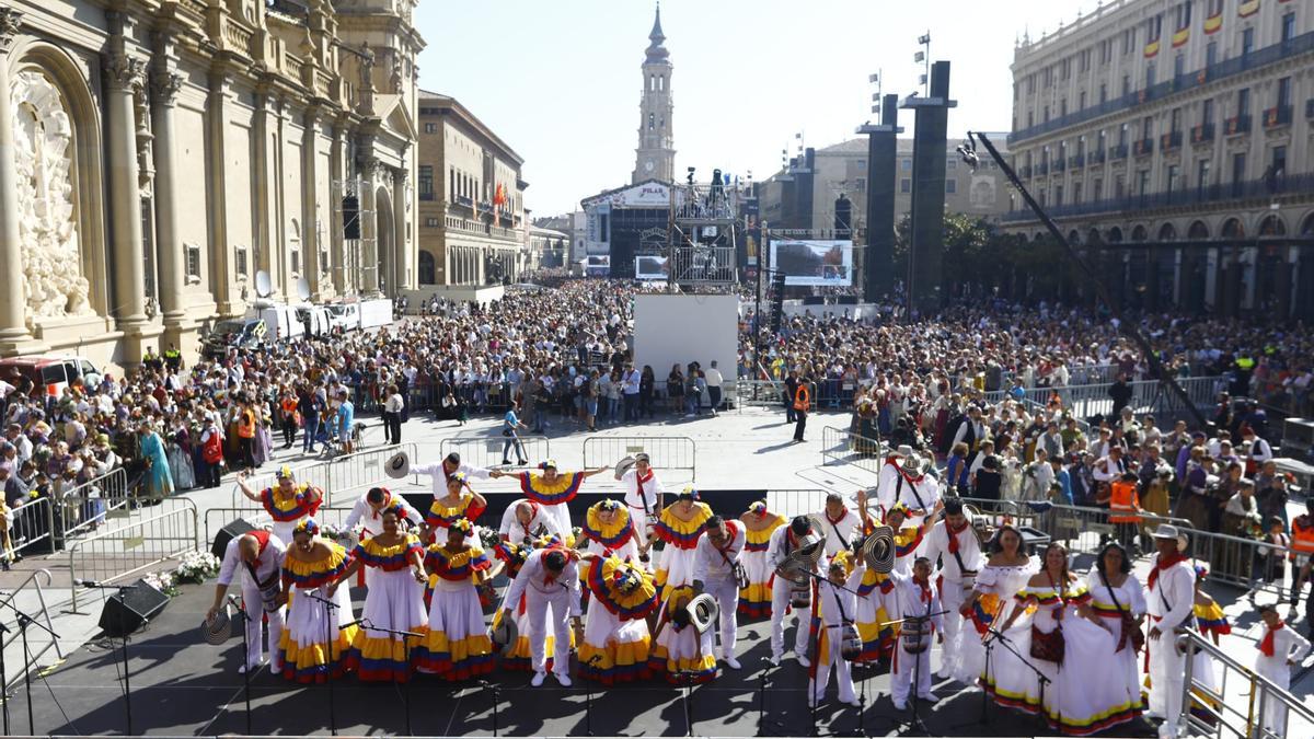 En imágenes | La Ofrenda de Flores a la Virgen del Pilar 2023 (I)