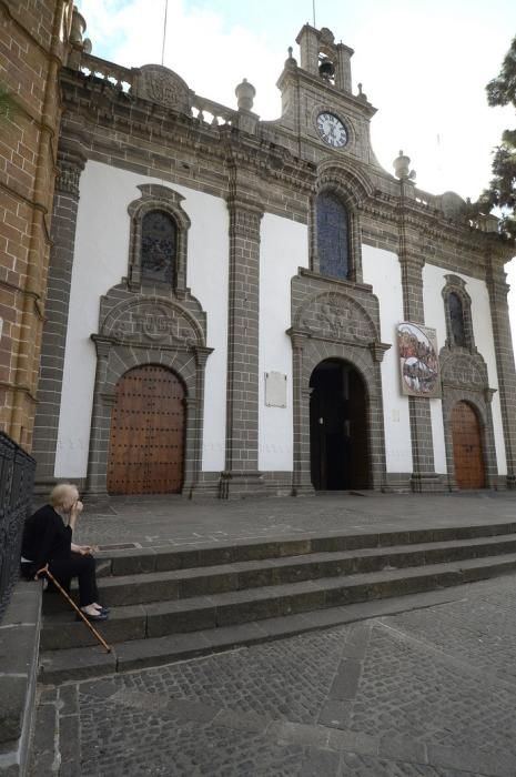 LA VIRGEN DEL PINO SIN SU MANTO. TEROR SE ...