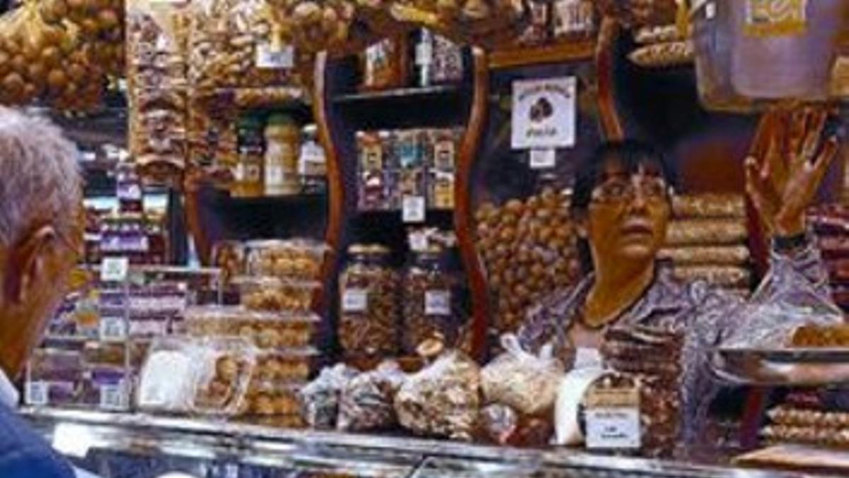 La parada de frutos secos Morilla es una de las más visitadas de la Boqueria.