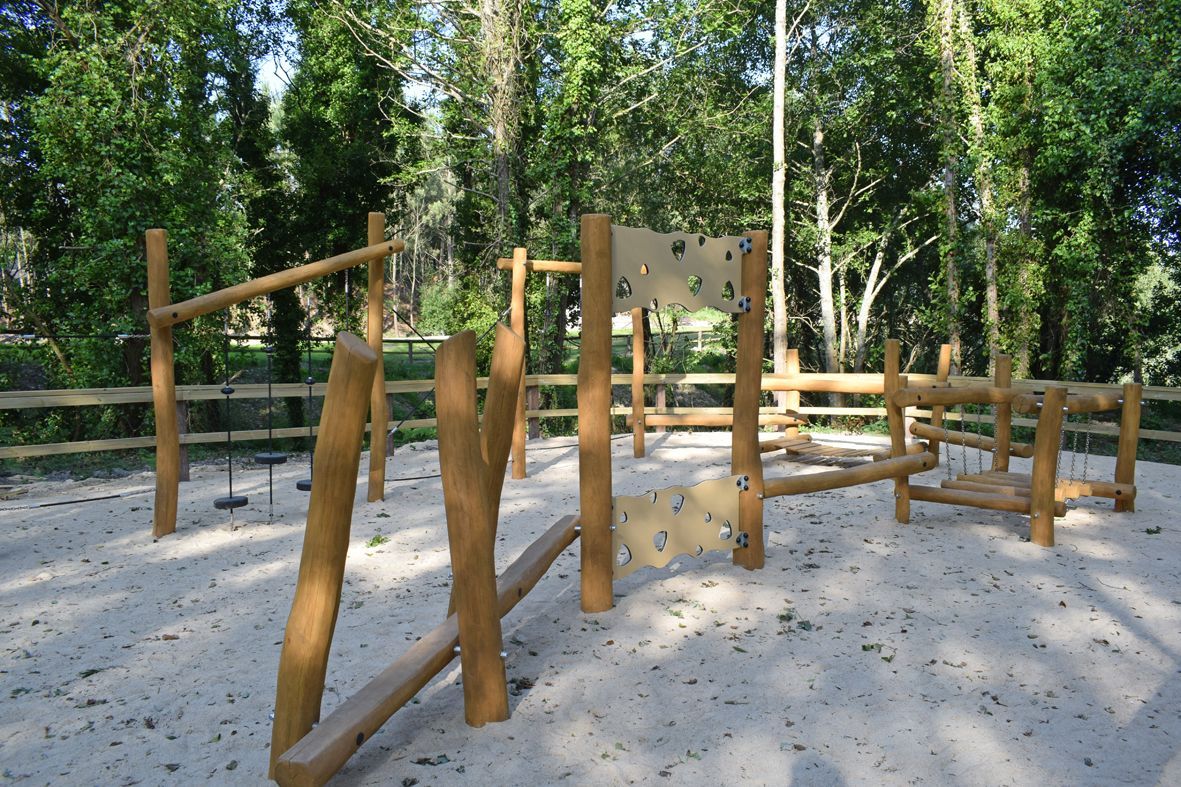 Completan la red de senderos y carriles bici, en la primera fase del parque acuático de Porto Piñeiro (Valga).