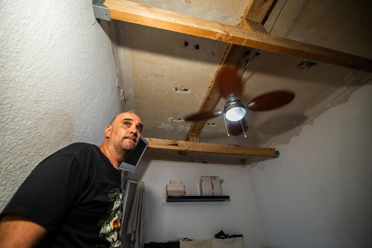 Alfonso Egea, vecino de la calle Ausiàs March, 116 de Badalona, afectada por el derrumbe mortal de hace dos años