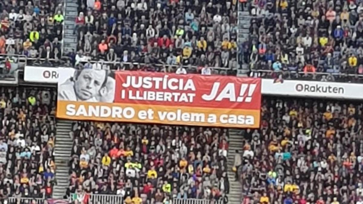 La pancarta, en el Camp Nou